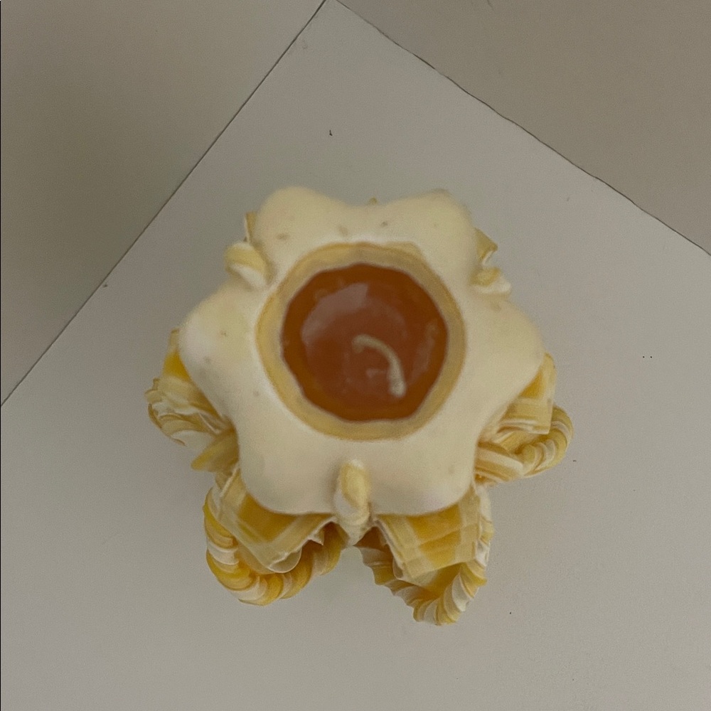 Vintage 70’s Yellow & White Hand Carved Wax Ribbon Pillar Candle New - Picture 2 of 10